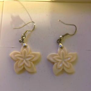Shell flower drop earrings